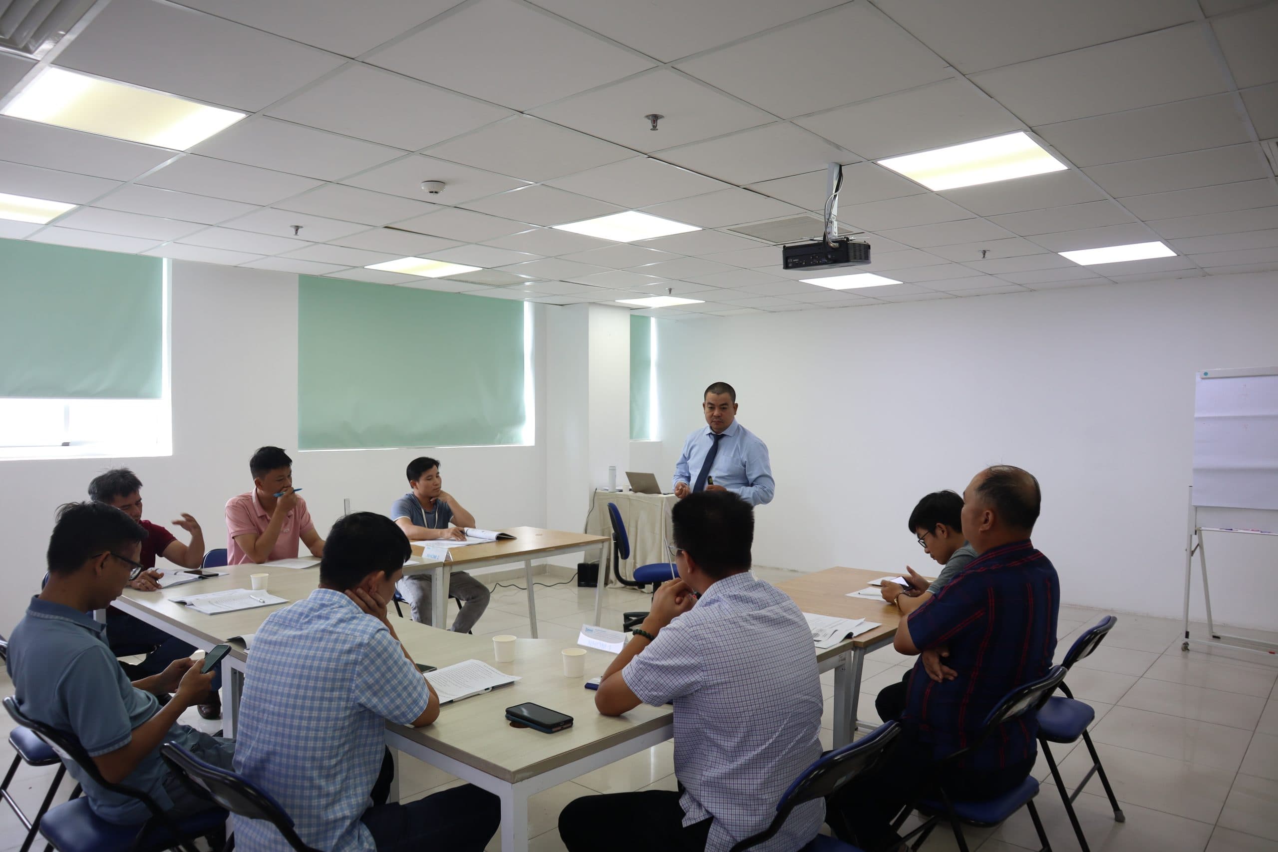 lớp học quản đốc sản xuất