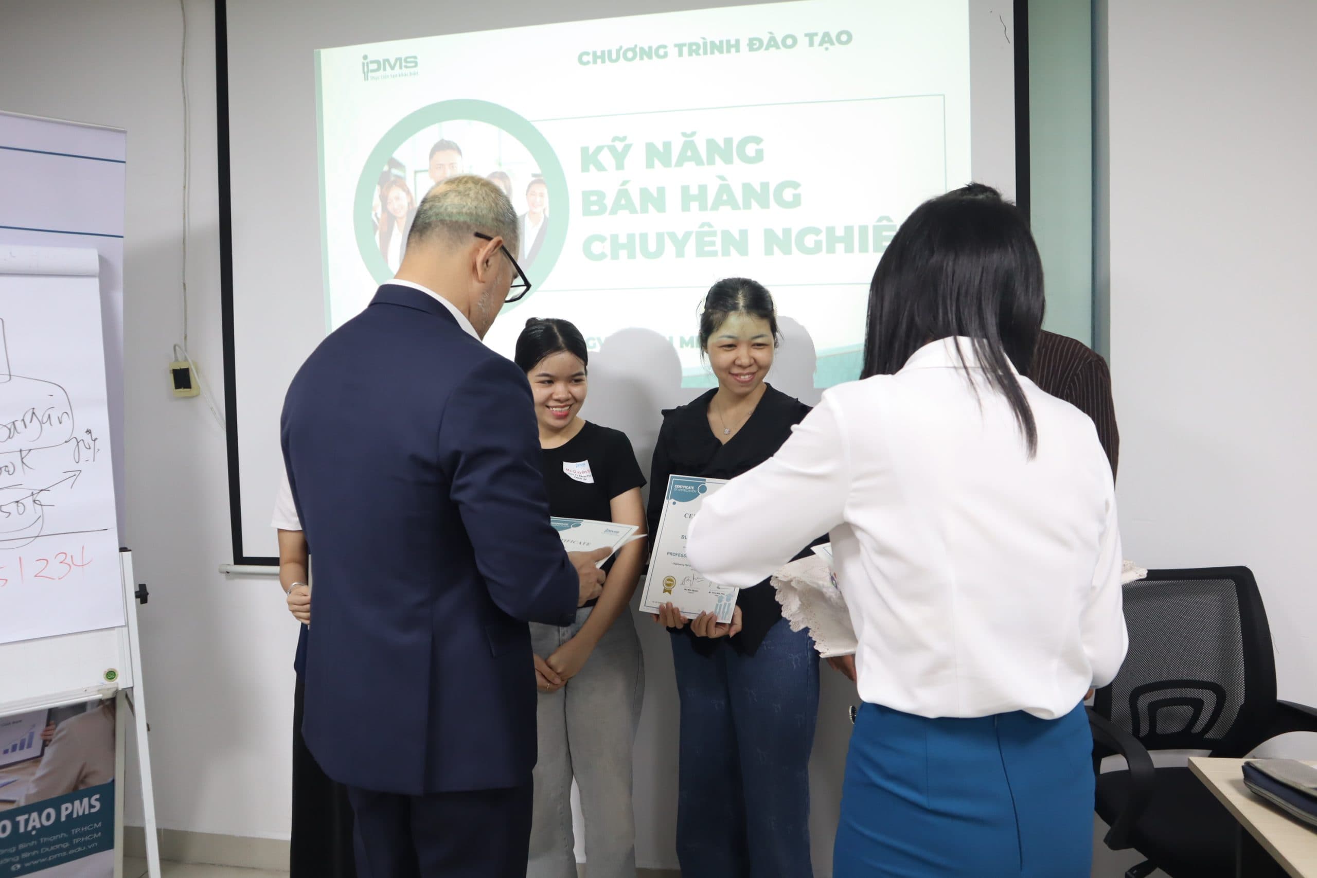 lớp học kỹ năng bán hàng chuyên nghiệp