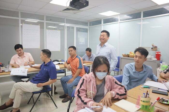 Không khí tại lớp học diễn ra rất vui vẻ và sôi nổi