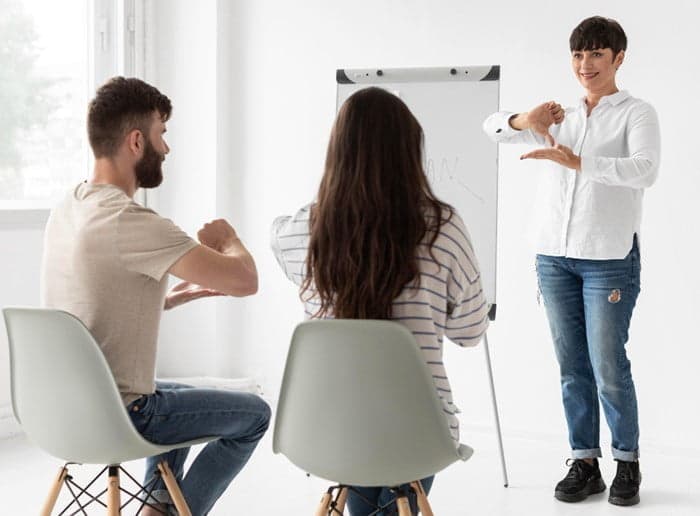 Chú ý tới ngôn ngữ cơ thể trong khi lắng nghe
