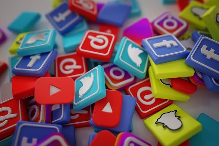đăng tin tuyển dụng trên social