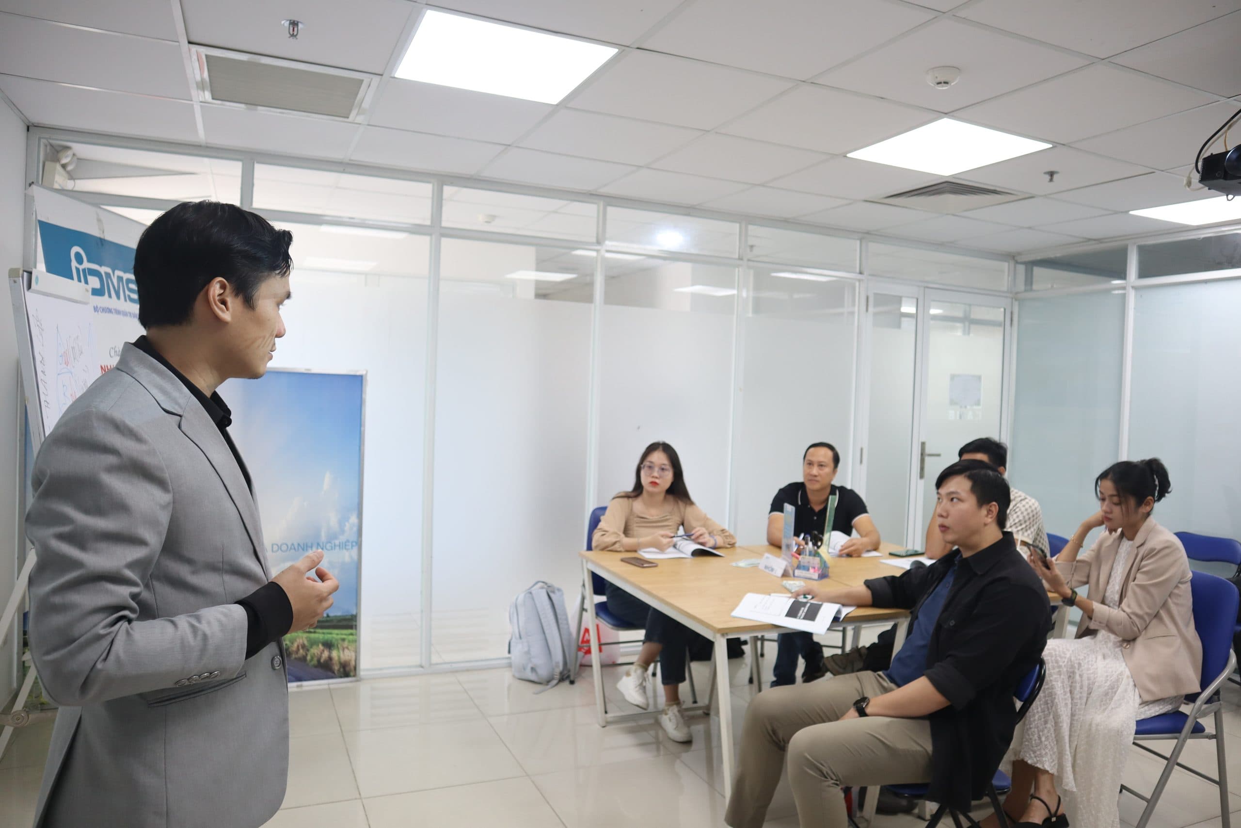 lớp học kỹ năng trình bày thuyết trình