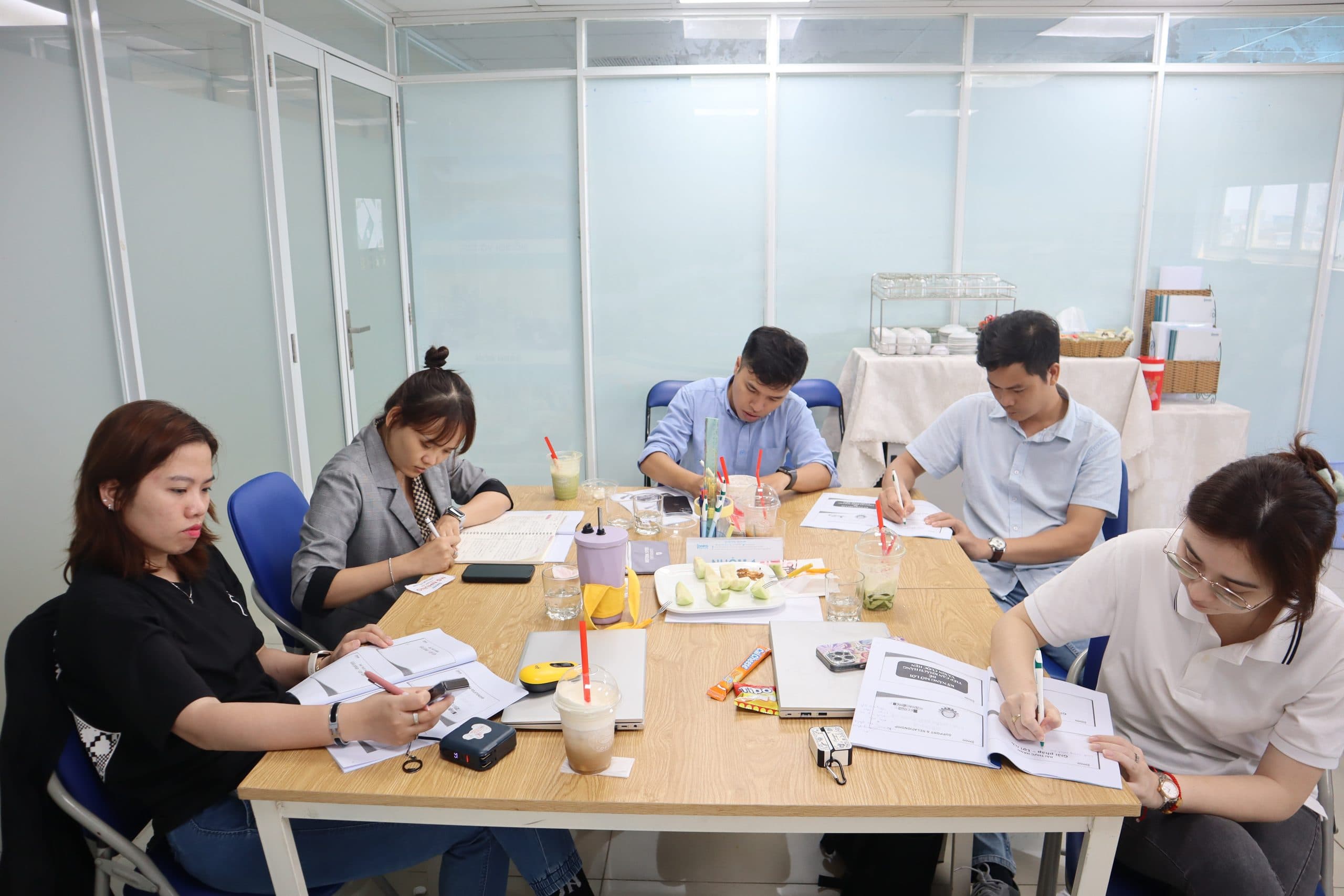 lớp học thấu hiểu hành vi khách hàng