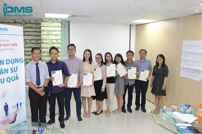 Trao chứng chủ kỹ năng tuyển dụng nhân sự hiệu quả tại PMS