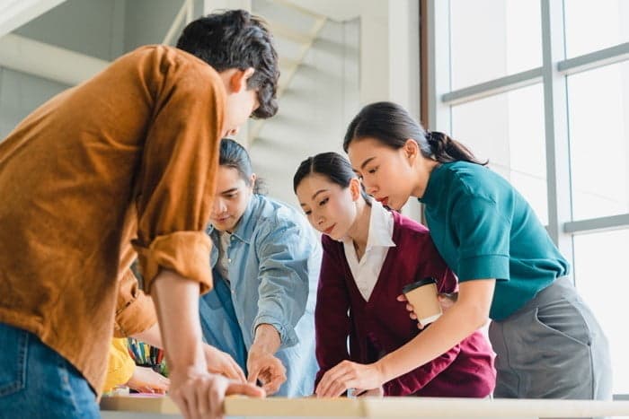 Làm việc nhóm cũng là kỹ năng sống cần thiết trong cuộc sống