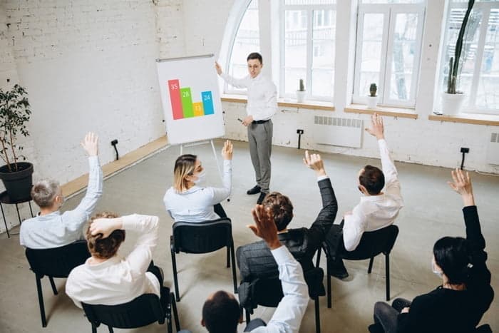 Doanh nghiệp cần training định kỳ cho nhân viên
