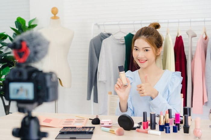 hợp tác với KOLs để giới thiệu sản phẩm