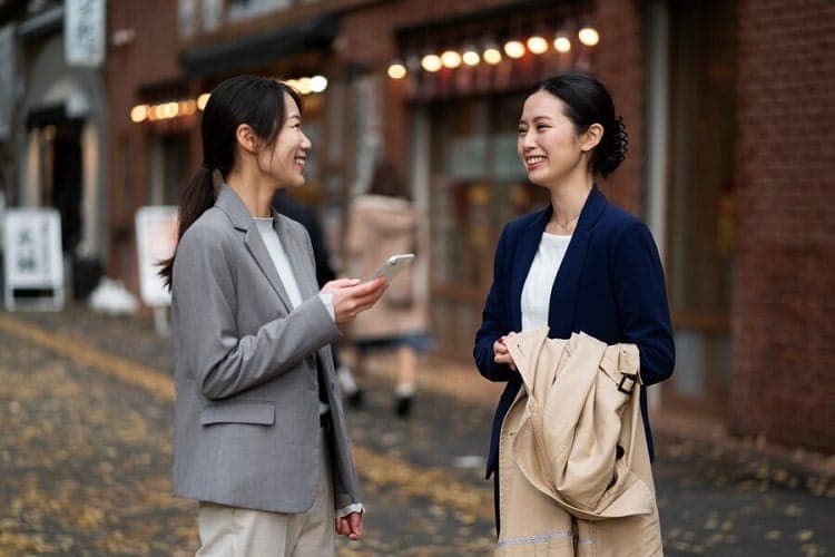 sử dụng ánh mắt hợp lý