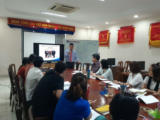 Khoa Dao Tao Ky Nang Ban Hang [640x480]