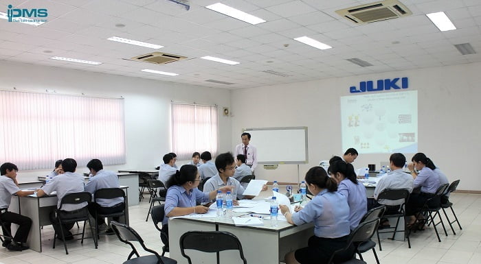 lớp quản lý cấp trung