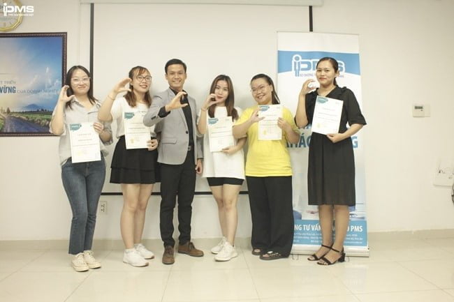 khóa học kỹ năng chăm sóc khách hàng chuyên nghiệp