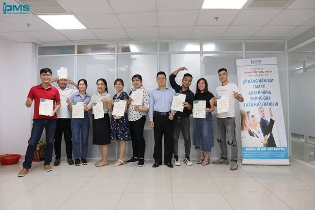 Cách nắm bắt tâm lý khách hàng hiệu quả khi bán hàng 18 khóa học nắm bắt tâm lý khách hàng