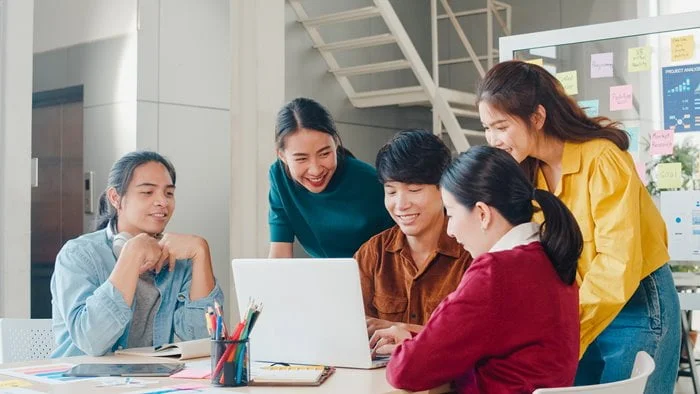 Kỹ năng giao tiếp là gì? Làm sao để sử dụng giao tiếp hiệu quả? 13 vai trò của kỹ năng giao tiếp