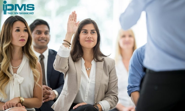 Tổng hợp 15 kỹ năng giao tiếp với khách hàng giúp "lấy lòng" hiệu quả 11 đặt câu hỏi khi cần