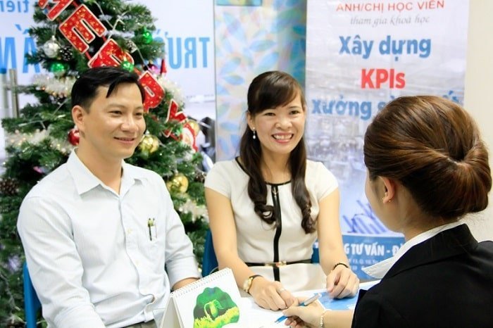 tư vấn cho khách hàng tại pms