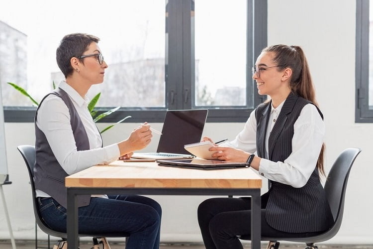 Kỹ năng đặt câu hỏi là gì? Các dạng câu hỏi và ví dụ cách đặt câu hỏi 13 kỹ năng đặt câu hỏi phỏng vấn