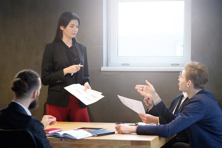 Kỹ năng đặt câu hỏi là gì? Các dạng câu hỏi và ví dụ cách đặt câu hỏi 14 kỹ năng đặt câu hỏi trong thuyết trình