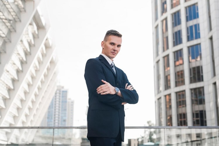 Lãnh đạo bản thân là gì? Lợi ích và yếu tố nâng cao năng lực bản thân 13 tinh thần kỷ luật