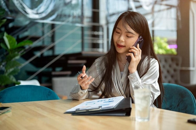 Phỏng vấn qua điện thoại cần chuẩn bị gì? 10 câu hỏi phổ biến của HR 13 kinh nghiệm phỏng vấn qua điện thoại