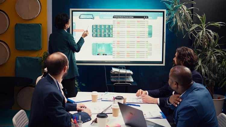 Kỹ năng viết báo cáo: Phân loại, cấu trúc và cách tạo báo cáo hoàn chỉnh 13 trình bày báo cáo trước mọi người