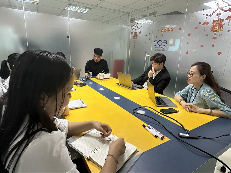 Giáo viên tại trung tâm tiếng anh Ielts