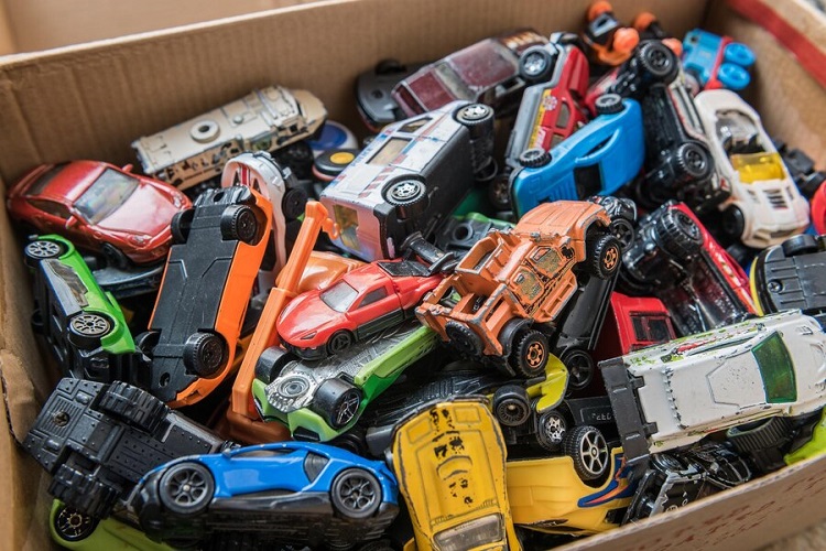 Chi phí tồn kho là gì? Công thức tính và cách giảm chi phí hàng tồn kho 11 ví dụ về chi phí hàng tồn kho sản xuất đồ chơi trẻ em