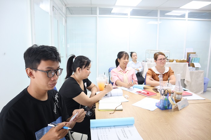 hình ảnh lớp kỹ năng bán hàng chuyên nghiệp